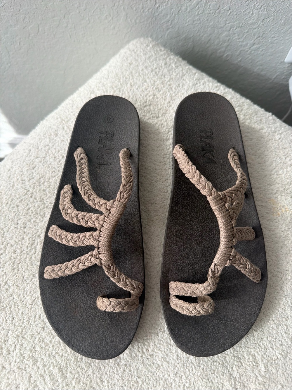 Plaka Relief Flip Flops Woven Braided Rope Sandals Slip On size 8